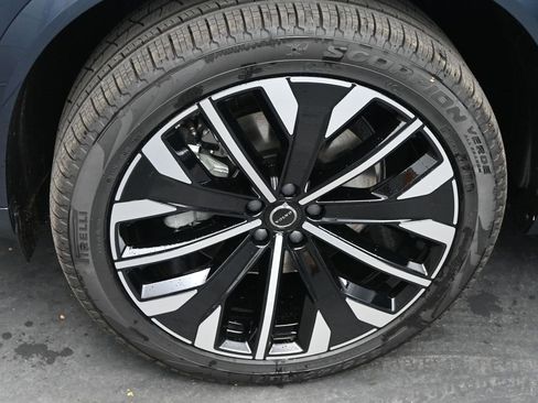 New 2026 Volvo XC90 B6 Plus w/ Protection Package Premier image 9