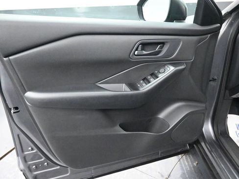 Used 2024 Nissan Rogue S image 27