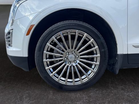 Used 2018 Cadillac XT5 Luxury w/ Driver Awareness Package image 9