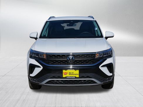 Used 2023 Volkswagen Taos SE image 2