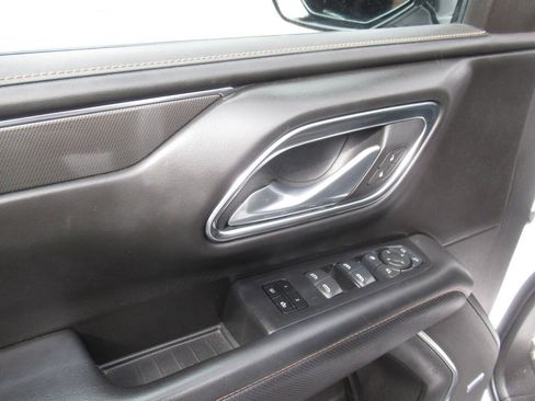 Used 2024 GMC Yukon XL AT4 w/ Technology Package AWD/4WD image 22