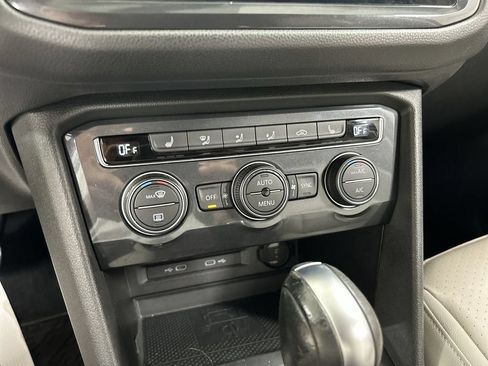 Used 2021 Volkswagen Tiguan SE w/ Panoramic Sunroof Package AWD/4WD image 16