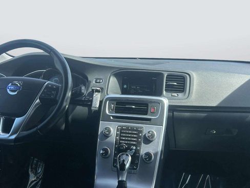 Used 2017 Volvo V60 T5 Cross Country Platinum AWD/4WD image 18