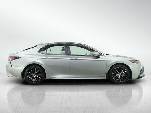 Used 2023 Toyota Camry SE image 6