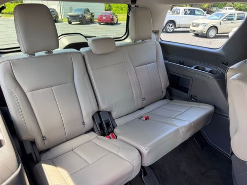 Used 2020 Ford Expedition XLT w/ Equipment Group 202A AWD/4WD image 32