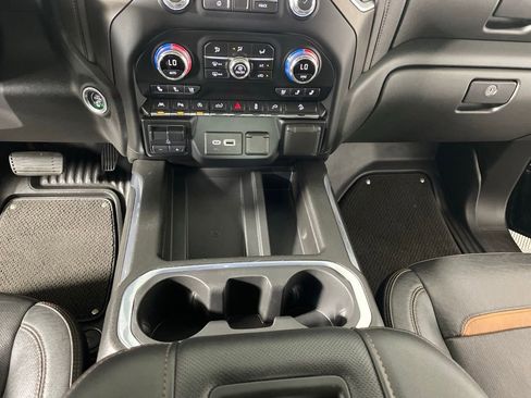 Used 2021 GMC Sierra 1500 AT4 w/ AT4 Premium Package AWD/4WD image 18