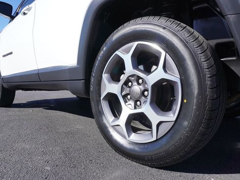 Used 2022 Jeep Compass Trailhawk image 6