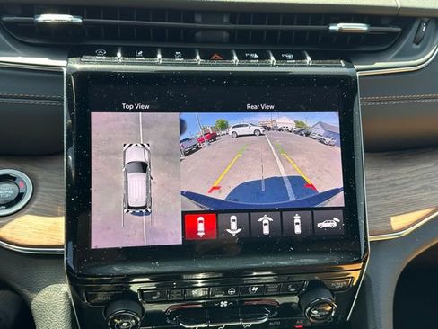 Used 2024 Jeep Grand Cherokee L Summit w/ Luxury Tech Group V AWD/4WD image 5