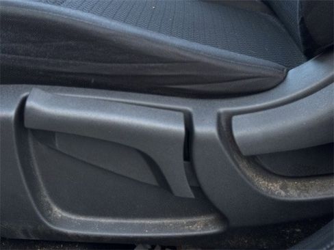 Used 2019 Nissan Rogue Sport S image 24