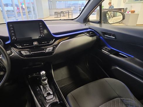 Used 2021 Toyota C-HR XLE image 18