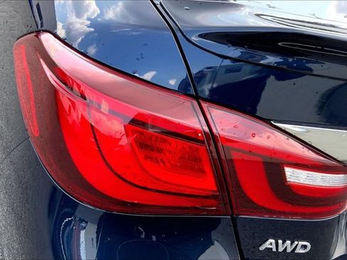 Used 2018 INFINITI Q70 Luxe AWD/4WD image 29