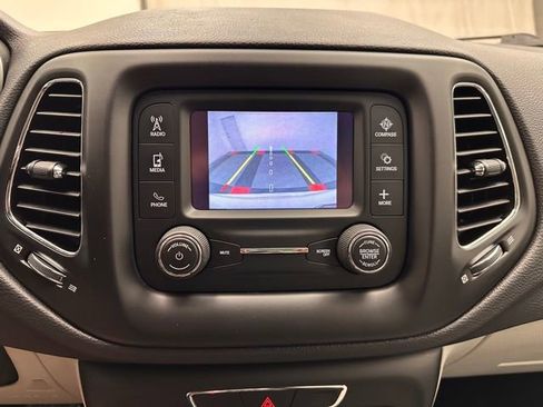 Used 2018 Jeep Compass Latitude AWD/4WD image 8