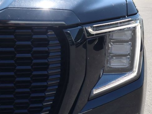 Used 2023 GMC Yukon XL Denali AWD/4WD image 12