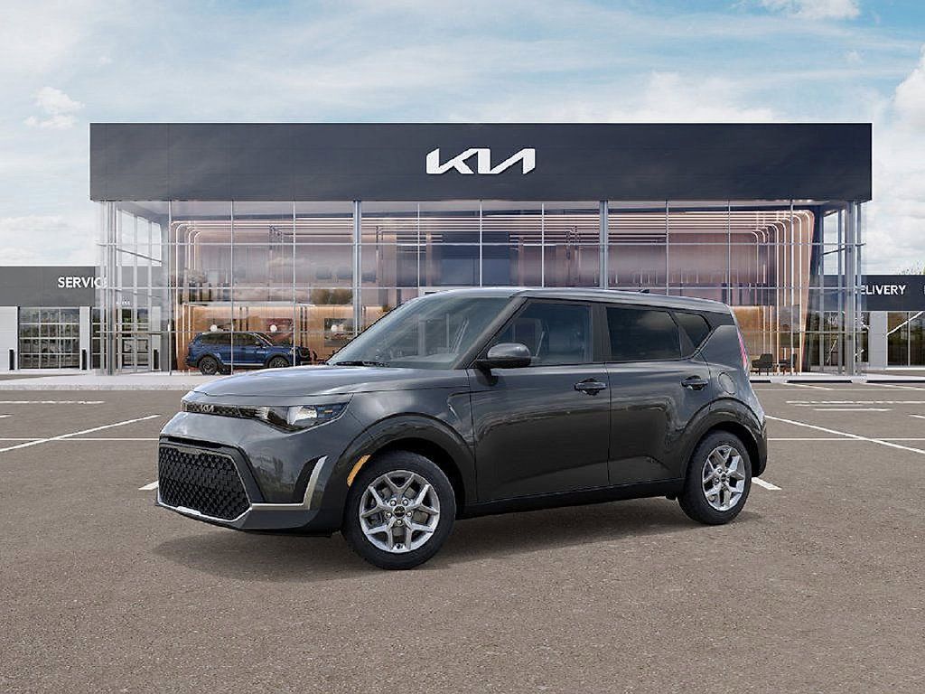 Used 2025 Kia Soul LX w/ LX Technology Package FWD image 3