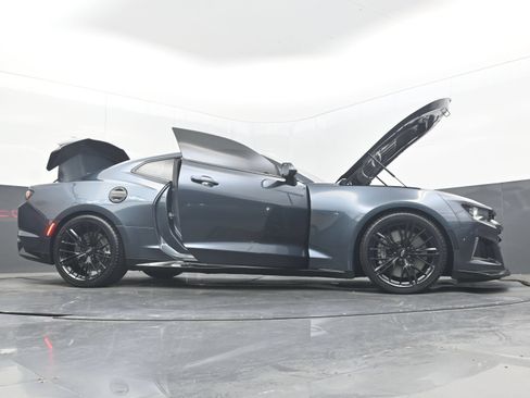 Used 2021 Chevrolet Camaro ZL1 w/ LPO, ZL1 Protection Package RWD image 46