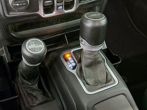 Used 2021 Jeep Gladiator Sport image 24