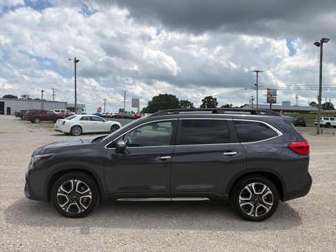 Used 2023 Subaru Ascent Touring AWD/4WD image 3