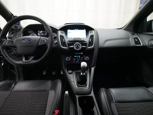 Used 2018 Ford Focus ST w/ Equipment Group 401A FWD image 5