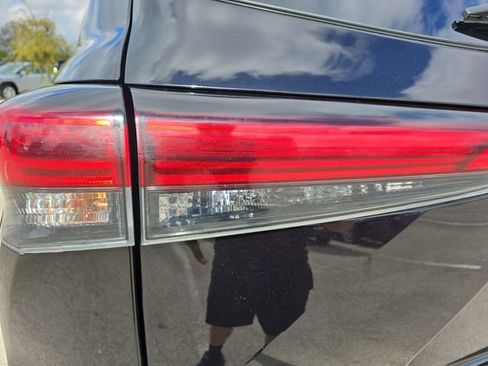 Used 2021 Toyota Highlander Platinum image 36