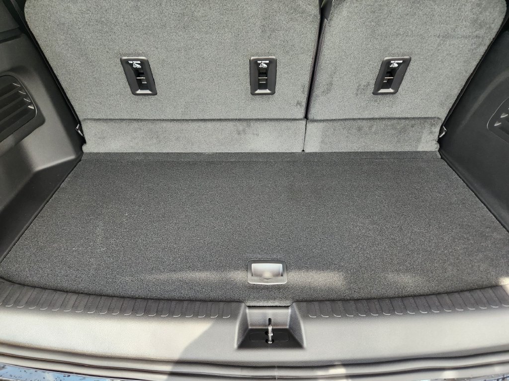 New 2027 Chevrolet Traverse RS FWD image 21
