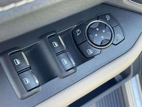 Used 2024 Ford Expedition XLT image 15