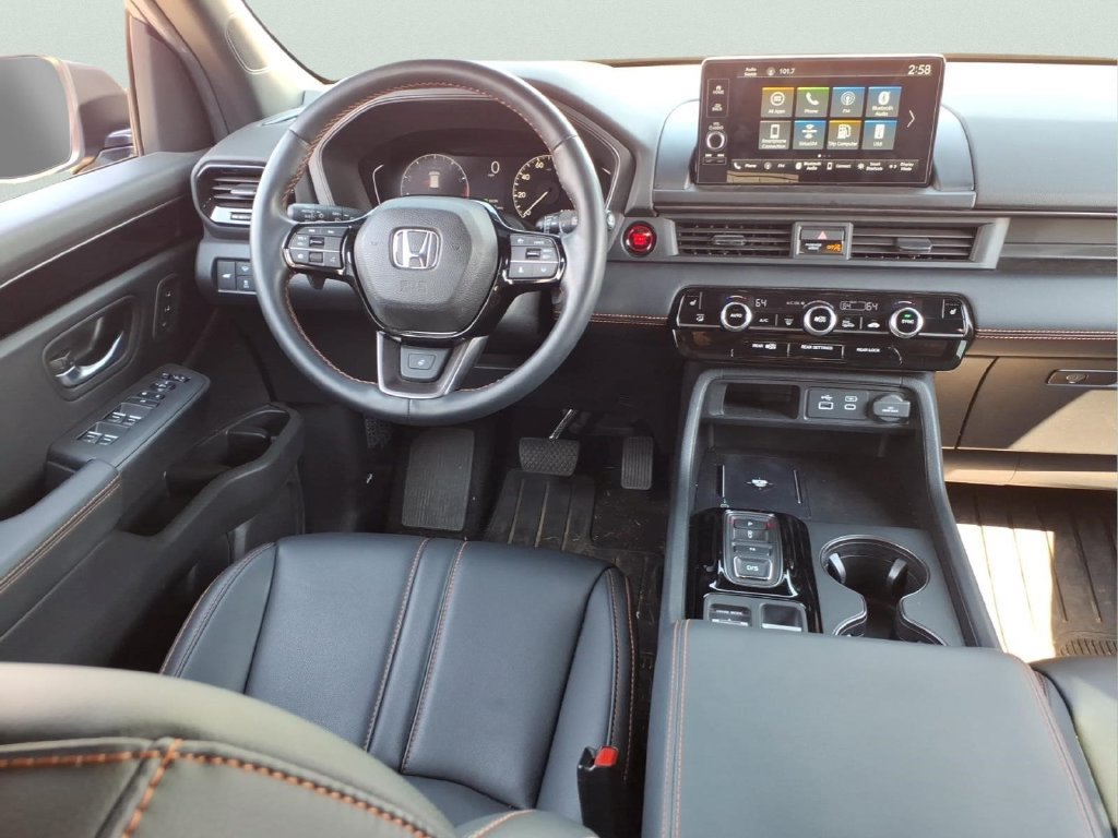 Used 2025 Honda Pilot TrailSport image 6