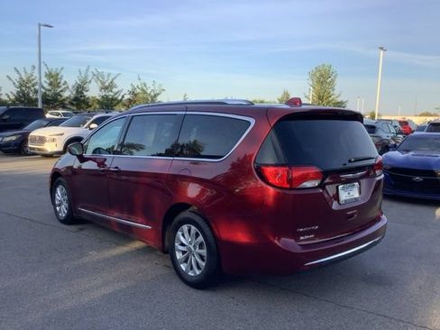 Used 2018 Chrysler Pacifica Touring-L Plus FWD image 6