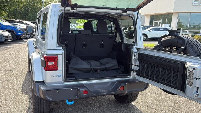 Used 2024 Jeep Wrangler Unlimited Sahara w/ Safety Group AWD/4WD image 23
