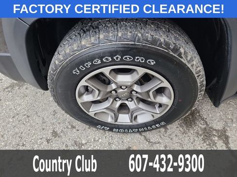 Used 2021 Jeep Cherokee Trailhawk AWD/4WD image 34