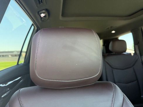 Used 2024 Cadillac XT6 Premium Luxury w/ LPO, Floor Liner Package AWD/4WD image 32