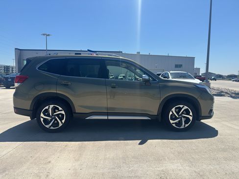 Used 2023 Subaru Forester Touring AWD/4WD image 4