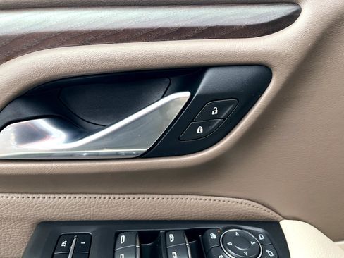 Used 2021 GMC Yukon Denali image 13