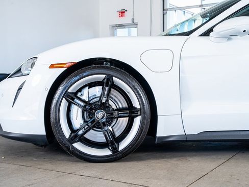 Used 2023 Porsche Taycan image 9