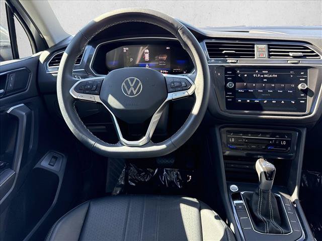Used 2024 Volkswagen Tiguan SE w/ Panoramic Sunroof Package FWD image 19