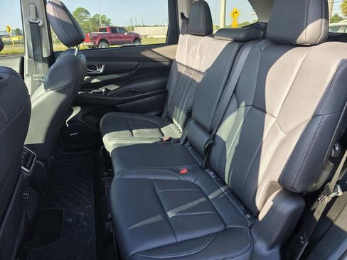 Used 2024 Subaru Ascent Limited w/ Technology Package image 8