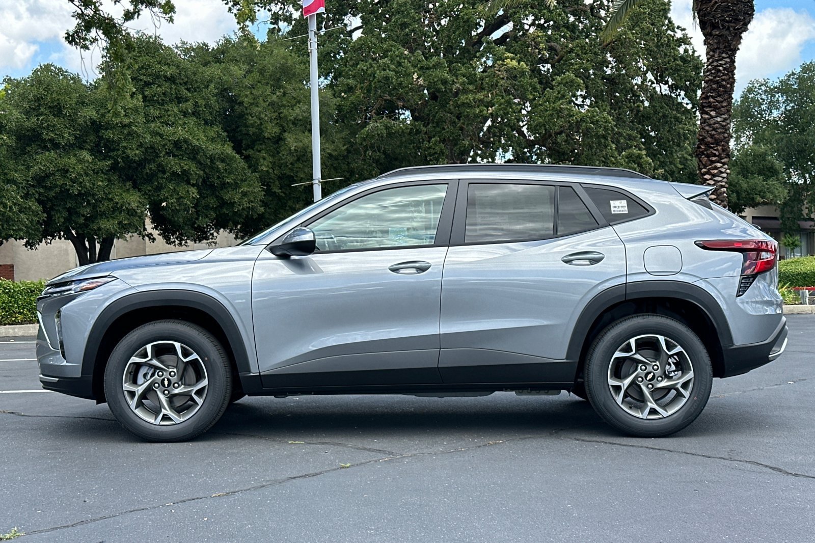 New 2026 Chevrolet Trax LT w/ Driver Confidence Package FWD image 6