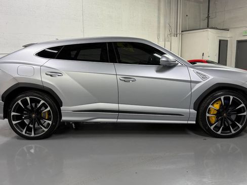 Used 2022 Lamborghini Urus AWD/4WD image 9
