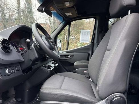 Used 2024 Mercedes-Benz Sprinter 2500 image 9