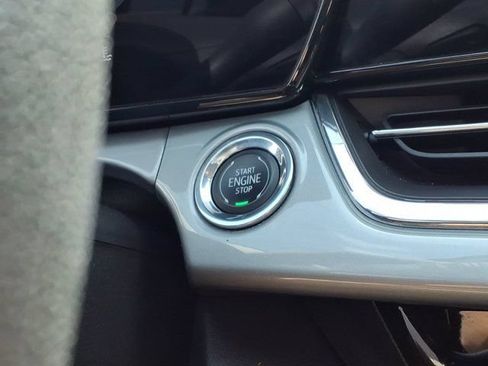 Used 2025 Chevrolet Trax LT FWD image 16