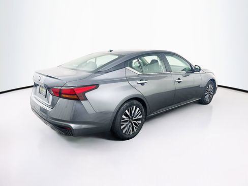 Used 2025 Nissan Altima 2.5 SV image 9