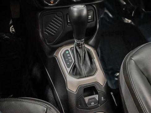 Used 2016 Jeep Renegade Limited FWD image 18