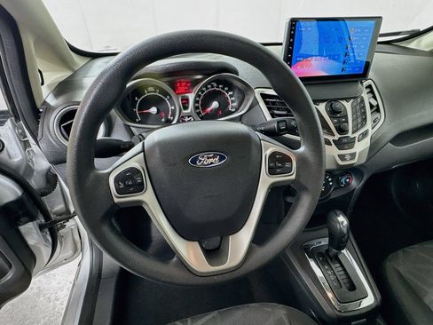 Used 2013 Ford Fiesta SE FWD image 11