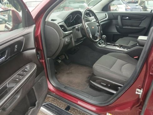 Used 2017 Chevrolet Traverse LT w/ Style and Technology Package FWD image 9
