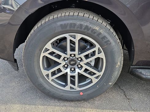 New 2026 Ford Expedition Active image 17