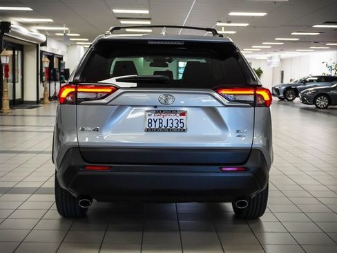 Used 2021 Toyota RAV4 XLE Premium image 7