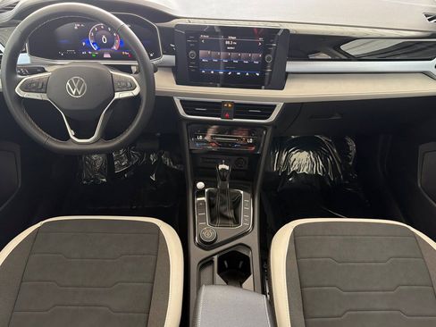 New 2026 Volkswagen Taos SE AWD/4WD image 12