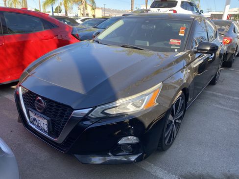 Used 2019 Nissan Altima 2.5 Platinum FWD image 2