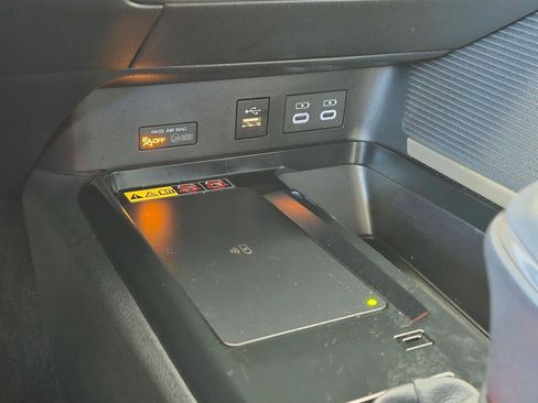 Used 2025 Toyota Camry SE image 34