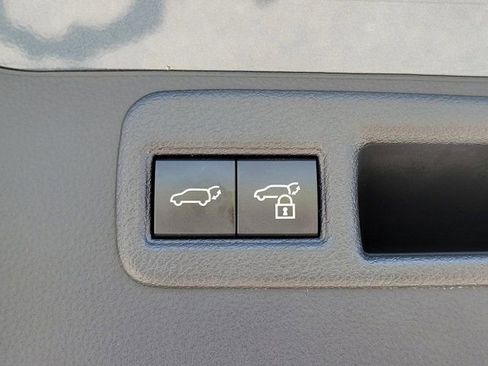 Used 2023 Toyota Venza Limited AWD/4WD image 7
