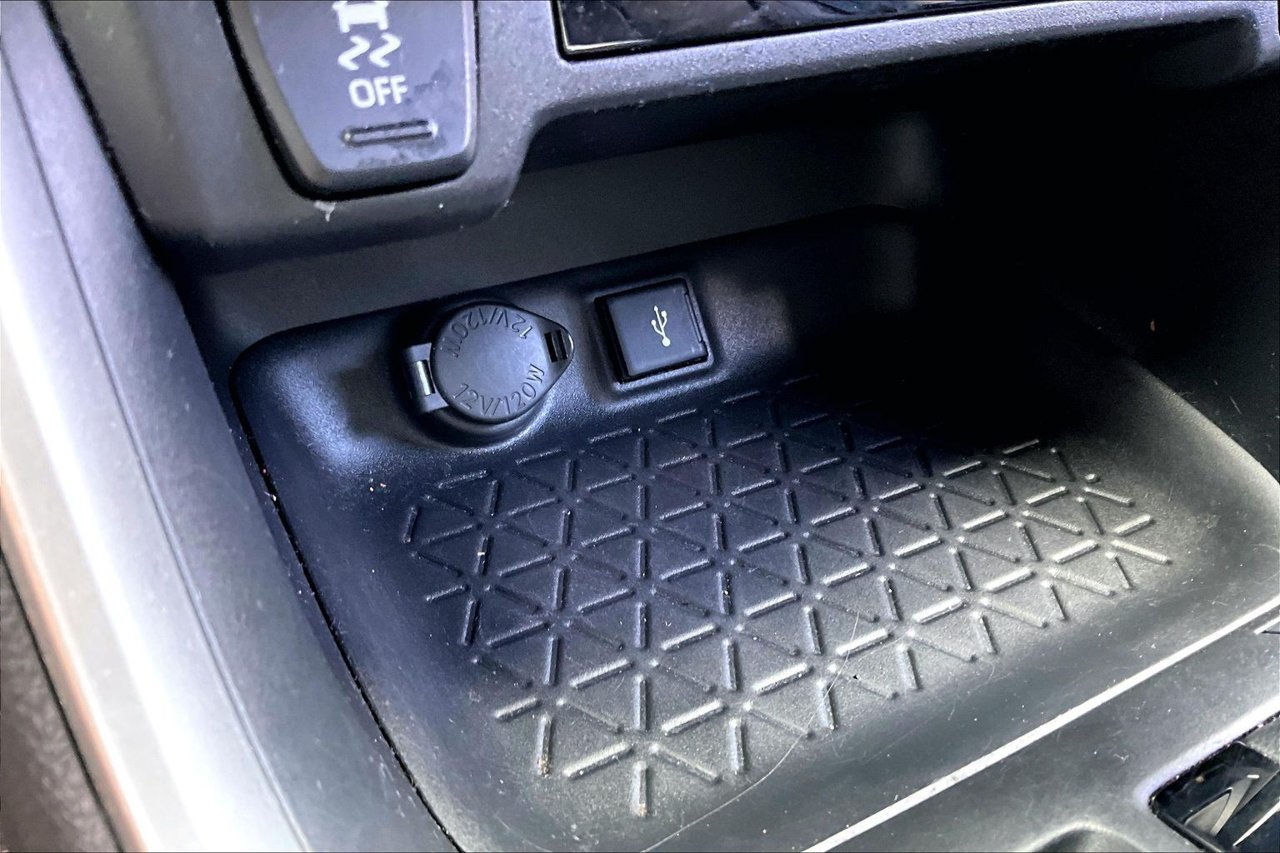 Used 2020 Toyota RAV4 LE AWD/4WD image 26